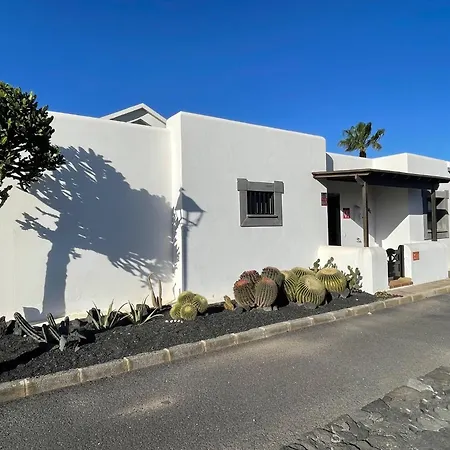 Vila Casa Karoline With A Sunny Terrace, Heated Pool, Comfort And Privacy In A Quiet Neighborhood Playa Blanca (Lanzarote)
