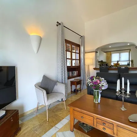 Casa Karoline With A Sunny Terrace, Heated Pool, Comfort And Privacy In A Quiet Neighborhood Playa Blanca
