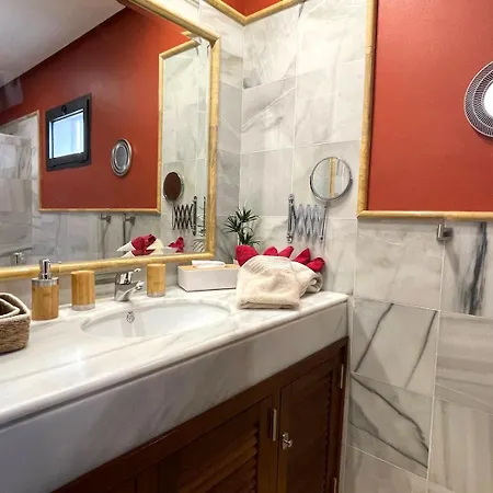 Casa Karoline With A Sunny Terrace, Heated Pool, Comfort And Privacy In A Quiet Neighborhood 빌라