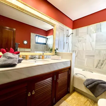 빌라 Casa Karoline With A Sunny Terrace, Heated Pool, Comfort And Privacy In A Quiet Neighborhood