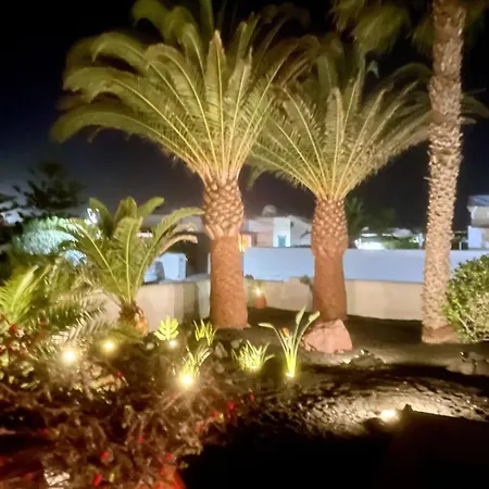 Casa Karoline With A Sunny Terrace, Heated Pool, Comfort And Privacy In A Quiet Neighborhood Villa Playa Blanca (Lanzarote)