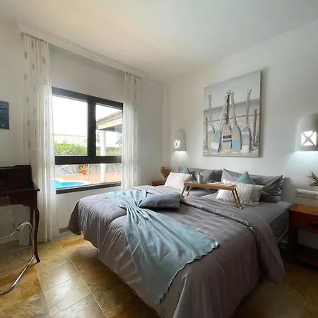 Casa Karoline With A Sunny Terrace, Heated Pool, Comfort And Privacy In A Quiet Neighborhood Playa Blanca (Lanzarote)