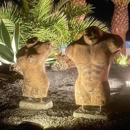 Casa Karoline With A Sunny Terrace, Heated Pool, Comfort And Privacy In A Quiet Neighborhood 빌라