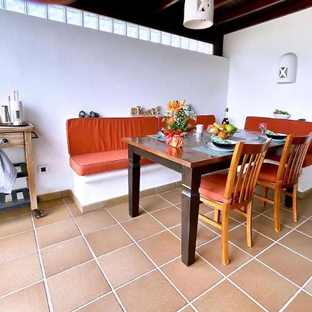 Casa Karoline With A Sunny Terrace, Heated Pool, Comfort And Privacy In A Quiet Neighborhood *