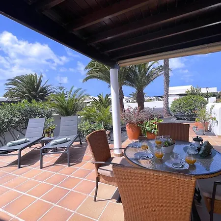 Villa Casa Karoline With A Sunny Terrace, Heated Pool, Comfort And Privacy In A Quiet Neighborhood