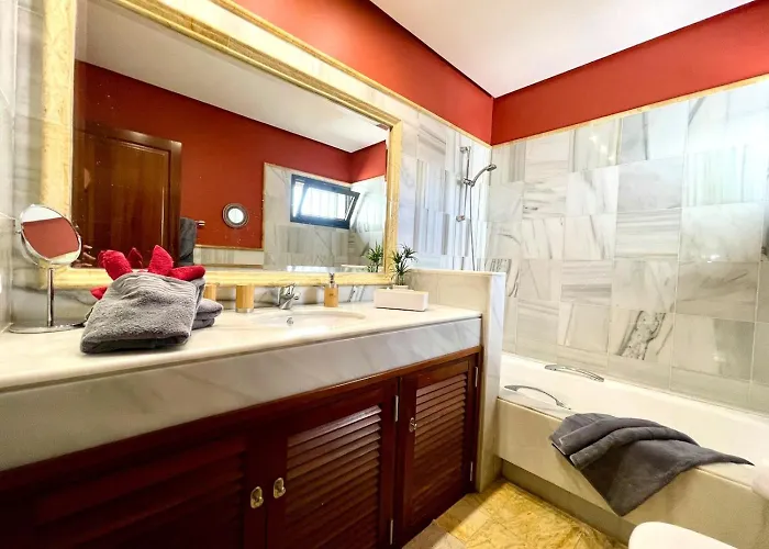 Villa Casa Karoline With A Sunny Terrace, Heated Pool, Comfort And Privacy In A Quiet Neighborhood