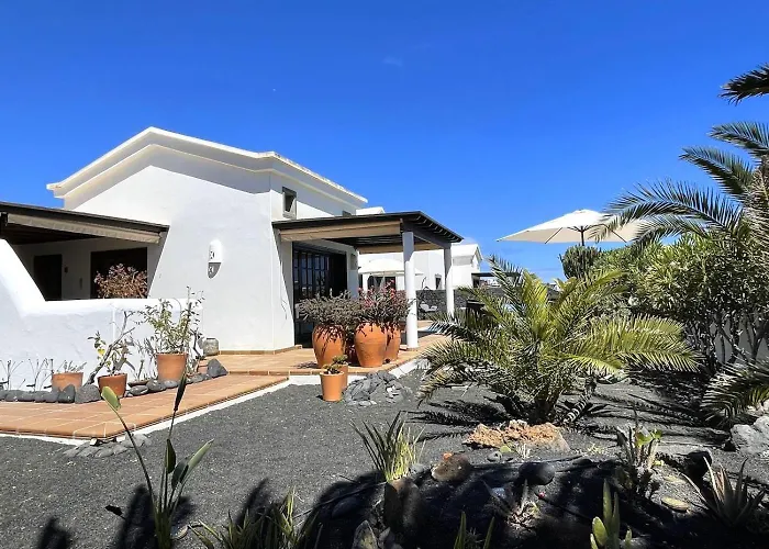 Casa Karoline With A Sunny Terrace, Heated Pool, Comfort And Privacy In A Quiet Neighborhood * Playa Blanca (Lanzarote)