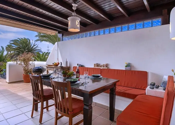Casa Karoline With A Sunny Terrace, Heated Pool, Comfort And Privacy In A Quiet Neighborhood Willa Playa Blanca (Lanzarote)