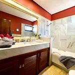 Вилла Casa Karoline With A Sunny Terrace, Heated Pool, Comfort And Privacy In A Quiet Neighborhood