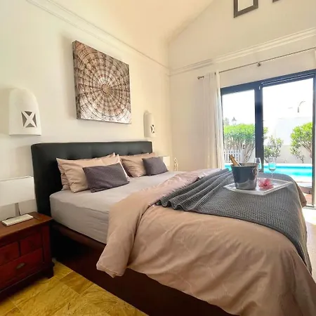 Villa Casa Karoline With A Sunny Terrace, Heated Pool, Comfort And Privacy In A Quiet Neighborhood