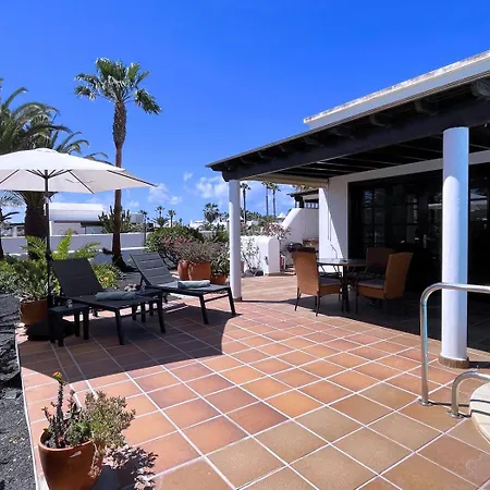 Villa Casa Karoline With A Sunny Terrace, Heated Pool, Comfort And Privacy In A Quiet Neighborhood *