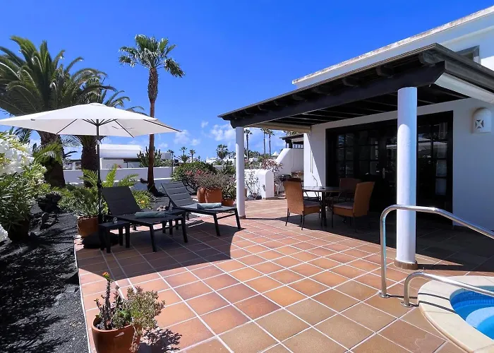 Villa Casa Karoline With A Sunny Terrace, Heated Pool, Comfort And Privacy In A Quiet Neighborhood *